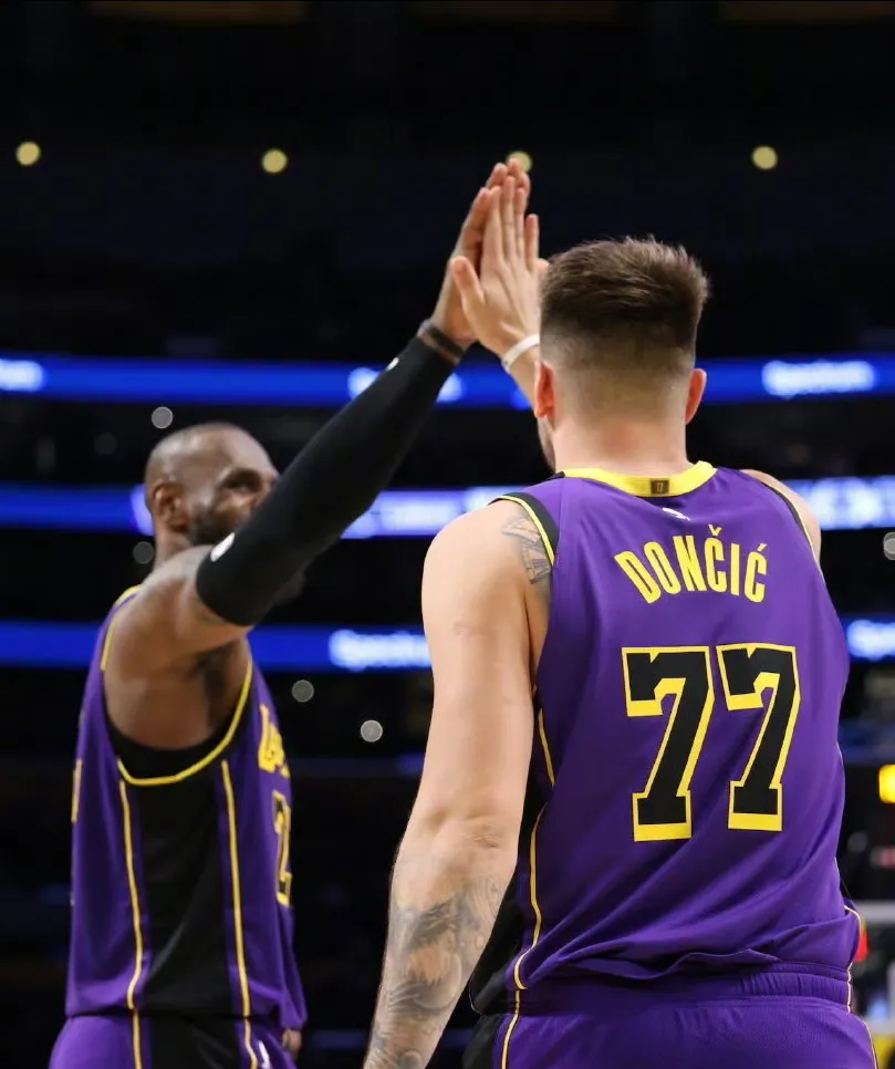 包含Ming在湖人比赛中晋级下一阶段，险胜引发热议！的词条