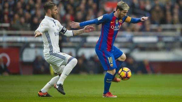 包含Karsa迎来十五赛季出色发挥，巴塞罗那观众热烈欢呼！的词条